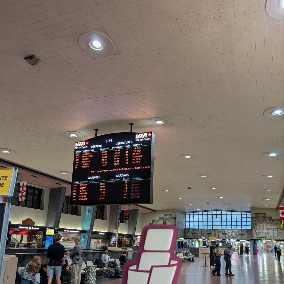 Bipper voyage partout au Canada. Aujourd'hui, il a choisi le train comme moyen de transport! -- « La Gare Centrale de Montréal est franchement vaste et impressionnante!! », s'est-il exclamé ce matin.

#BIPPERRoadTrip2025  #rccaq

<a href="/IBACanada/">IBACanada</a>   <a href="/VIA_Rail/">VIA Rail Canada</a>