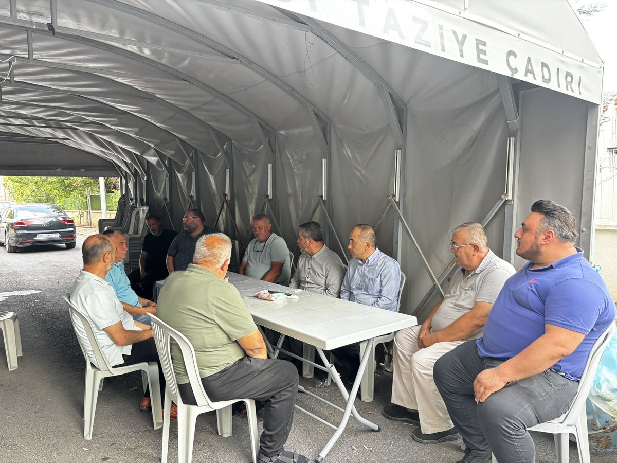 📍Nevşehir

Nevşehir Fırıncılar Odası Başkanı Caner Erdoğan 
babası Turan Erdoğan,
Göçmenoğulları ailesinden sanayi esnafımız Hakan Dirlik’in vefatı üzere taziye ziyaretinde bulunduk. 

Allah rahmet eylesin. Ailesine ve sevdiklerine baş sağlığı ve sabır diliyorum.