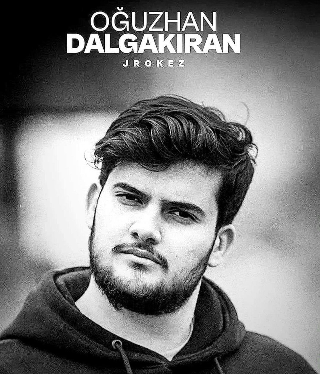 SportsDigitale's tweet photo. Fenerbahçe Spor Kulübü, bu akşam Benfica ile oynanacak Şampiyonlar Ligi play-off mücadelesi öncesi Oğuzhan 'Jrokez' Dalgakıran için stadyumda anma töreni düzenleyecek. https://t.co/k8NvdKqSGI