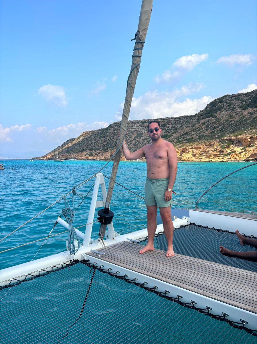 I cannot stand my body at the moment. I’m genuinely about 2st overweight, I hate looking at it, however… For the first time in years, I saw this picture taken of me today and thought “ya know what? It’s not too bad”. Work to be done but there we go!