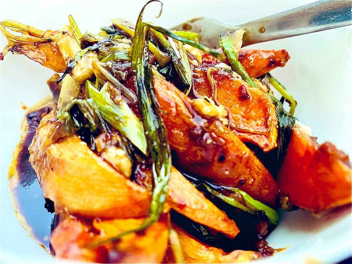 R O A S T E D  S W E E T  P O T A T O 
g r i l l e d  s p r i n g  o n i o n
b l u e  c h e e s e
b a l s a m i c  r e d u c t i o n
c h i l i  f l a k e s 
===========================