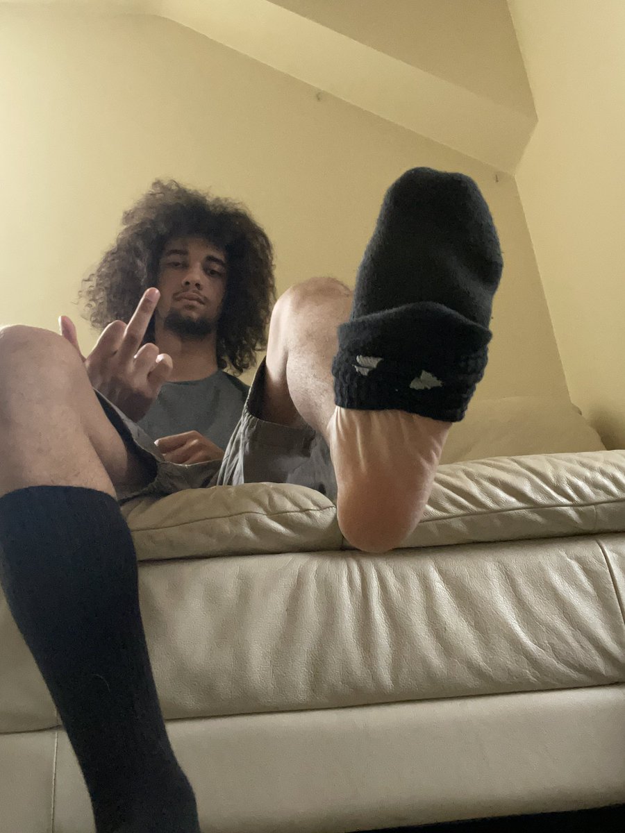 On the ground cash in hand cage on ready to serve your young alpha god like the pathetic little lo$er you are ready to lick my feet heel to toe and in between the toes don’t miss a spot serve worship and repeat 🤑🦶🏽