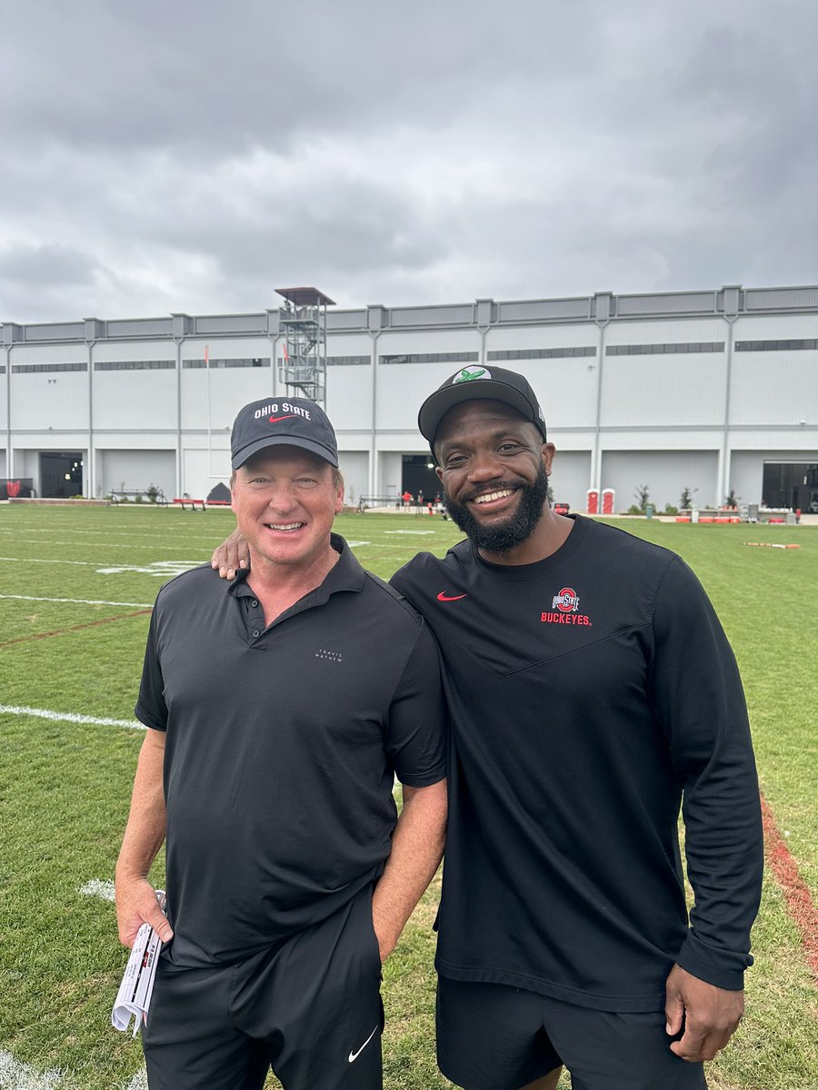 ReeseClarett13's tweet image. Went to practice this morning and ran into my dawg @barstoolgruden … don’t know how old Gruden is but my man was filled with good energy and enthusiasm. That’s what life and sports is all about. @ohiostatefb