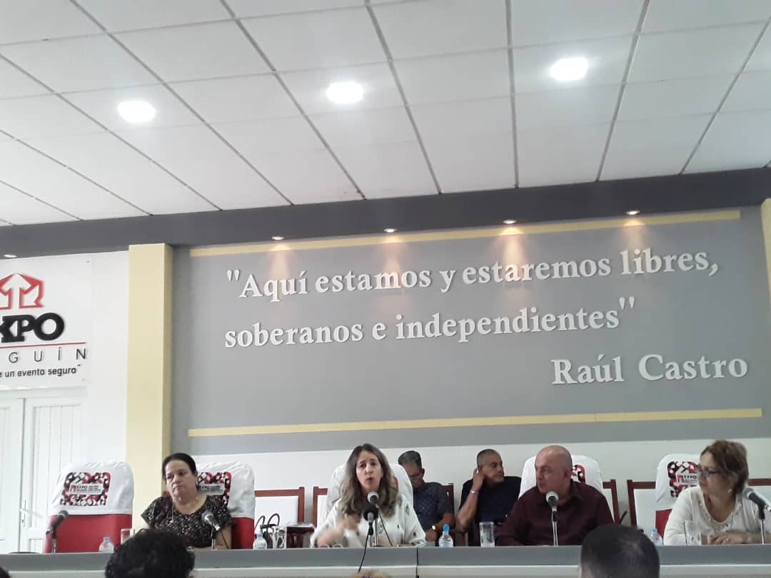DME Educadores Cueto (@cuetoeducadores) on Twitter photo La ministra de Educación <a href="/naimatrujillob/">Naima Ariatne Trujillo Barreto</a> asegura que nada impedirá que el 1ro de septiembre se desarrolle la fiesta de inicio del curso escolar. #Holguín #Cueto <a href="/CubaMined/">MINED</a> <a href="/BatistaDelver/">DelvertMax</a> <a href="/LuisFel07486070/">Luis Felipe Batista Rodríguez</a> <a href="/DPEHolguin/">Dirección General de Educación Provincia Holguín</a> La ministra de Educación <a href="/naimatrujillob/">Naima Ariatne Trujillo Barreto</a> asegura que nada impedirá que el 1ro de septiembre se desarrolle la fiesta de inicio del curso escolar. #Holguín #Cueto <a href="/CubaMined/">MINED</a> <a href="/BatistaDelver/">DelvertMax</a> <a href="/LuisFel07486070/">Luis Felipe Batista Rodríguez</a> <a href="/DPEHolguin/">Dirección General de Educación Provincia Holguín</a>