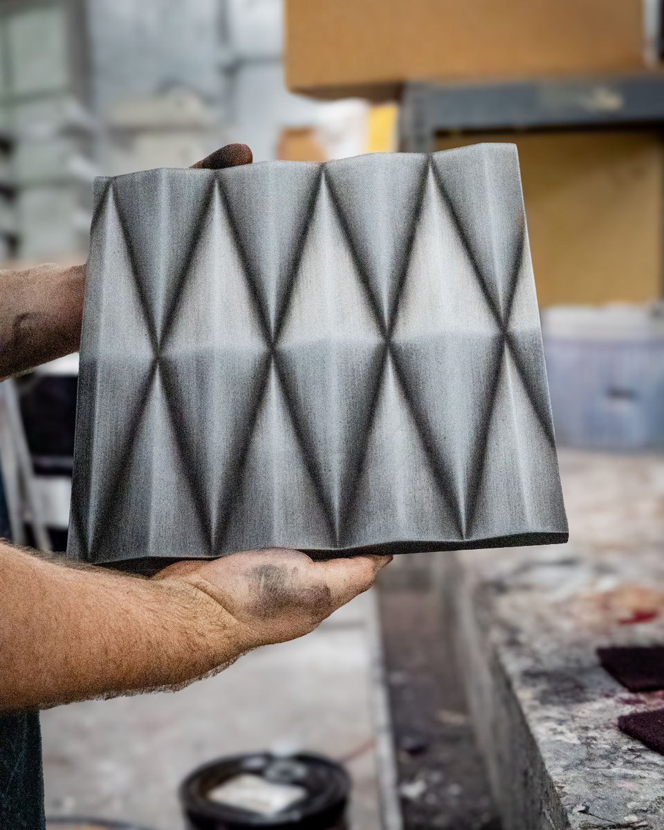 InterlamDesign's tweet image. Give your walls a bold new look with the DMK350 II from our Art Diffusion line—sculpted waves and striking textures set your space apart! Request your FREE sample and see the Interlam difference. 🌊✨ #artdiffusion #custompanels #freesamples #madeintheusa