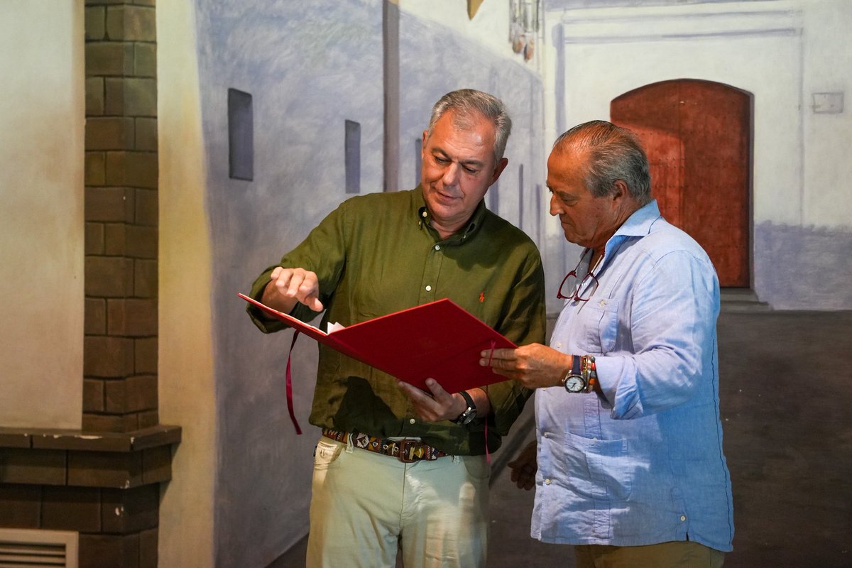El segundo ciclo de las Carreras de Caballos Sanlúcar de Barrameda comenzó en las bodegas Barbadillo que han sido escenario de la entrega de premios del @ayto_sevilla y @puertosevilla a @carreras_caballos_sanlucar y @realclubnauticosanlucar , respectivamente