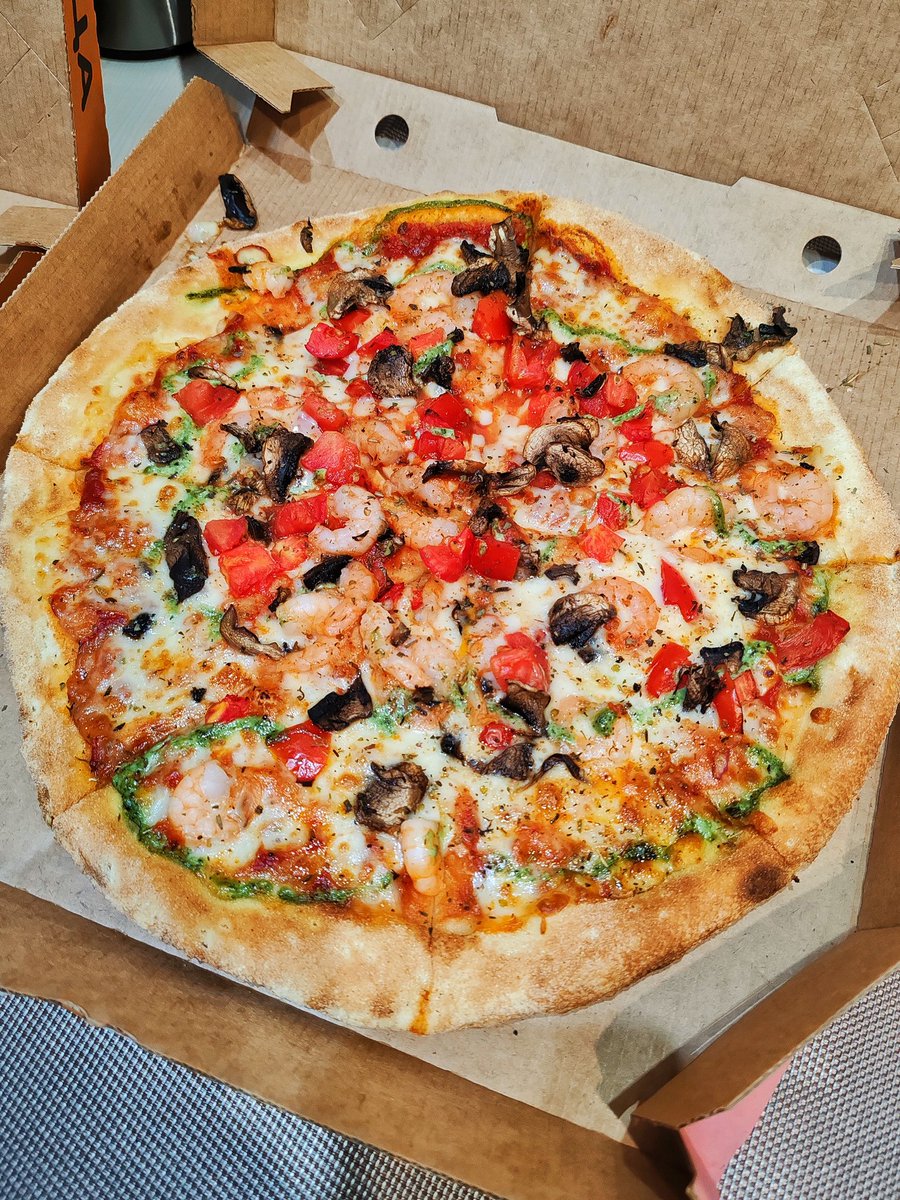 С каждого, кто любит пиццу, по лайку 🍕💚