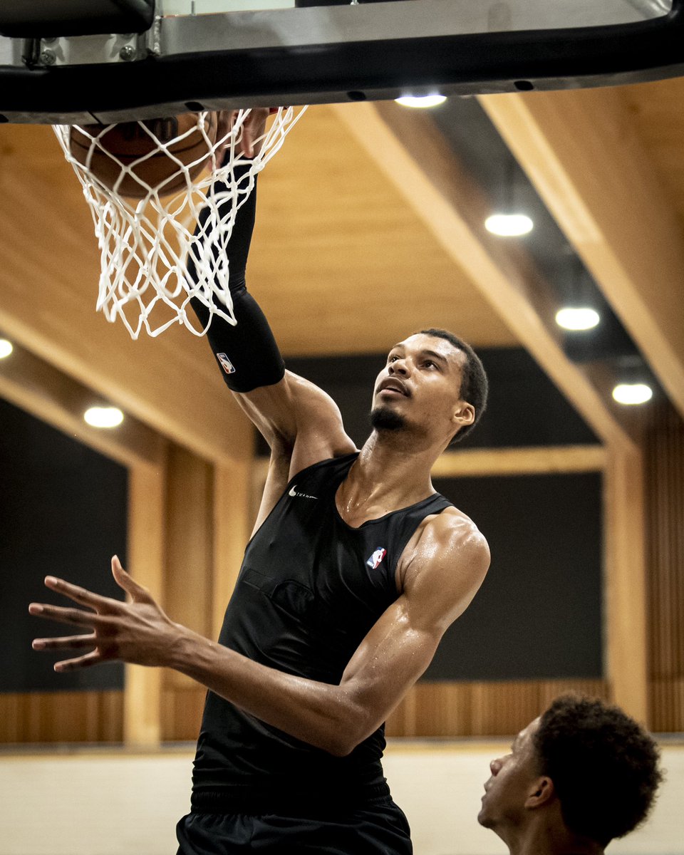 Wemby is back in San Antonio practicing with the Spurs 🩶