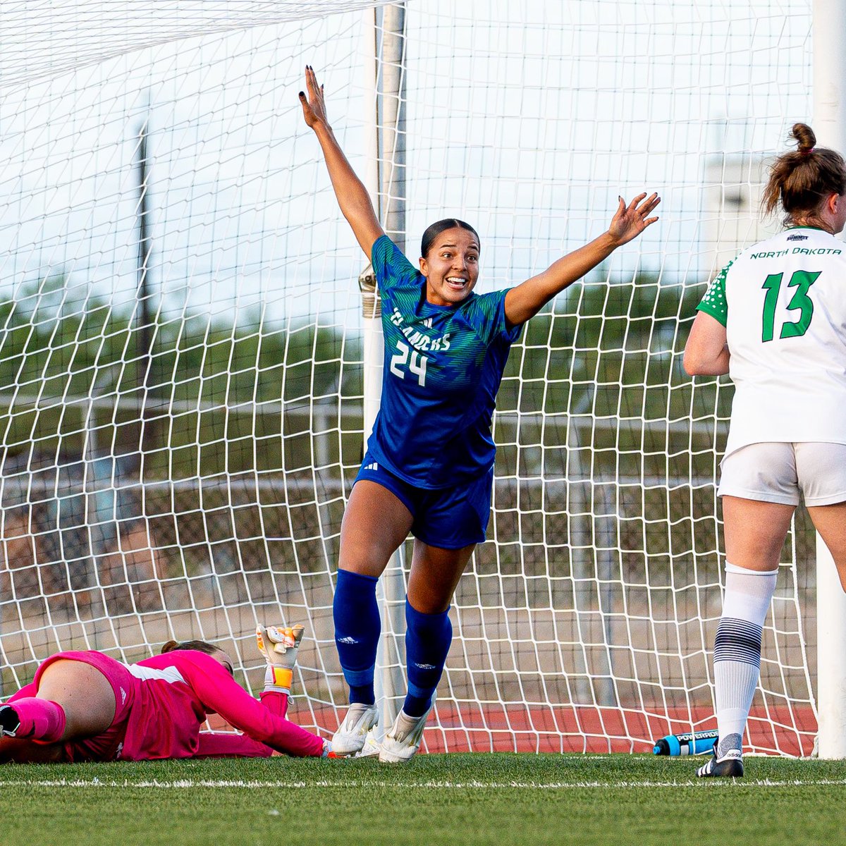 Southland Conference (@southlandsports) on Twitter photo ISLANDER FOCUS. 🏝️
<a href="/IslandersSoccer/">Islanders Soccer</a> is focused on getting better daily and what winning requires🗣️🤙 ISLANDER FOCUS. 🏝️
<a href="/IslandersSoccer/">Islanders Soccer</a> is focused on getting better daily and what winning requires🗣️🤙