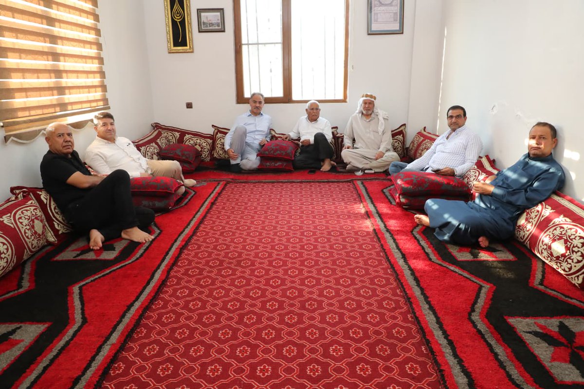 Belediye Başkan Yardımcılarımız Hüseyin Aslıhan ve Ali Çiftçi ile birlikte Haliliye ilçemize bağlı Umut Mahallemizde, kıymetli büyüğümüz Şeyh İsmail Demir Amcamız ve hemşehrilerimizle bir araya geldik.

Samimi misafirperverliklerinden dolayı kendilerine teşekkür ediyorum.