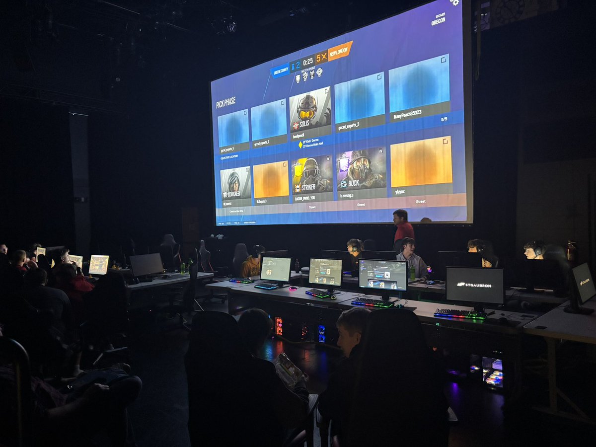 Chimpaay's tweet photo. A little later post than expected but I learned a lot from my first year in charge of a program and moving to a whole new region and rebuilding something from the ground up was an invaluable experience. 

With that said I’m excited to be diving into HS Esports back in Austin, TX https://t.co/OObyCJqwCT