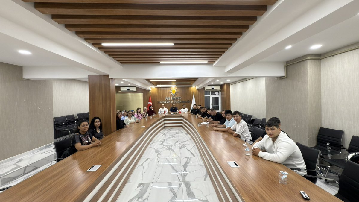 Haftalık Olağan Yönetim Kurulu Toplantımızı İl Gençlik Kolları Başkanvekilimiz Hüseyin KUL’un başkanlığında gerçekleştirdik.

#akgenç 
#akparti 
#akgm