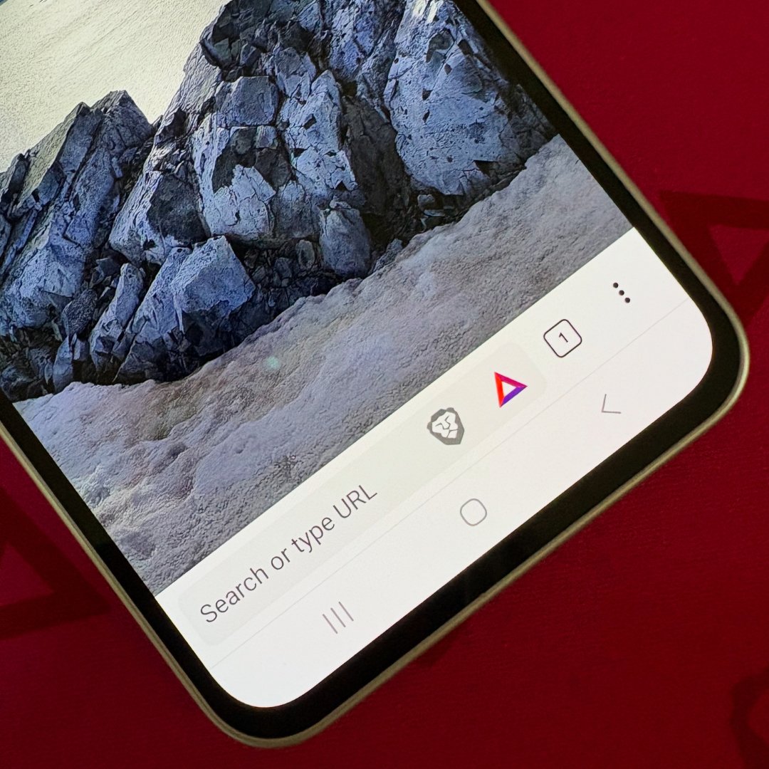 brave's tweet image. We&apos;ve finished rolling out the bottom address bar feature so it&apos;s now available to ALL Brave for Android users!

Long-press the address bar or go to Settings -&amp;gt; Appearance to turn it on.