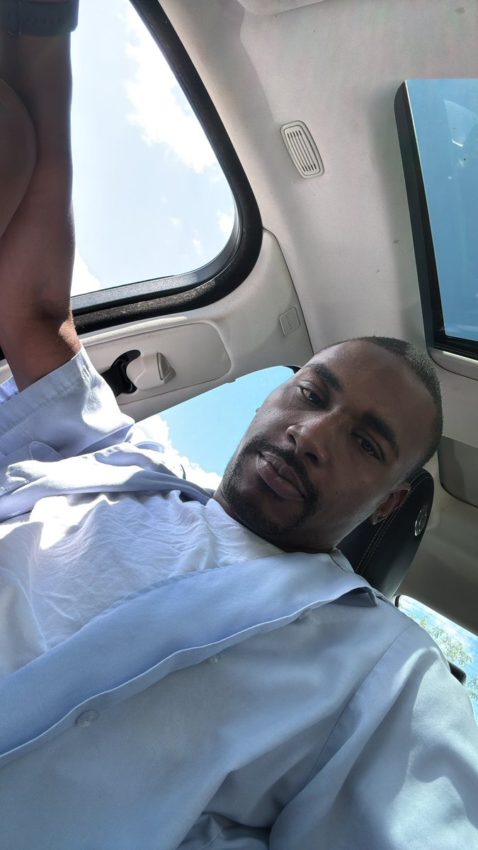 RoderickB46209's tweet image. Guess who off early 👍 #kc