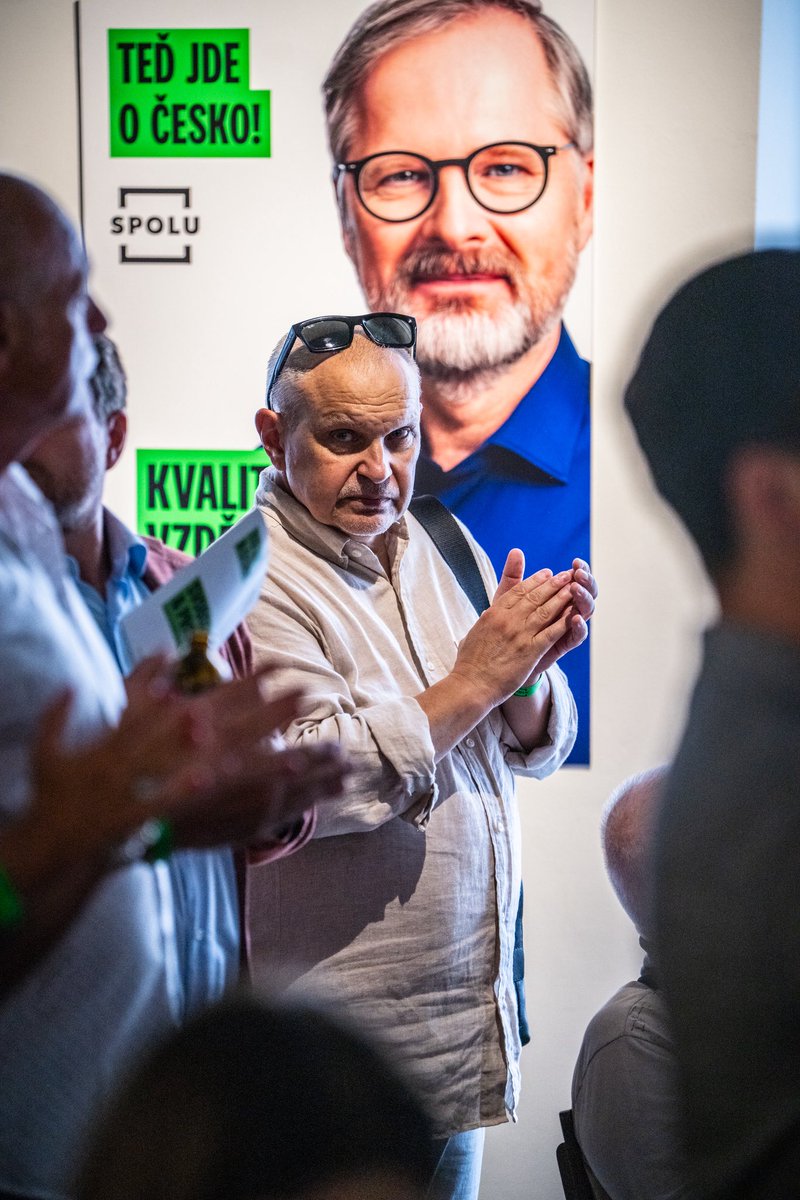 Tyto volby budou o tom, zda chceme svobodné a prosperující Česko. Zemi, která se po odeznění všech krizí vrátí mezi nejvyspělejší ekonomiky. Anebo zda podlehneme zdánlivě snadným řešením a líbivým heslům za cenu destabilizace Česka. Já mám jasno!