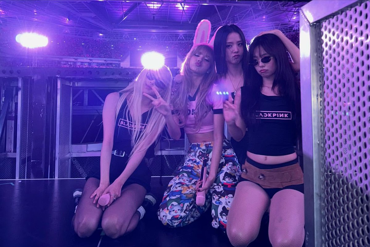BLACKPINKBRASIL's tweet photo. MINHASSSSSS 😭❤️ https://t.co/dAYOWy9pUM