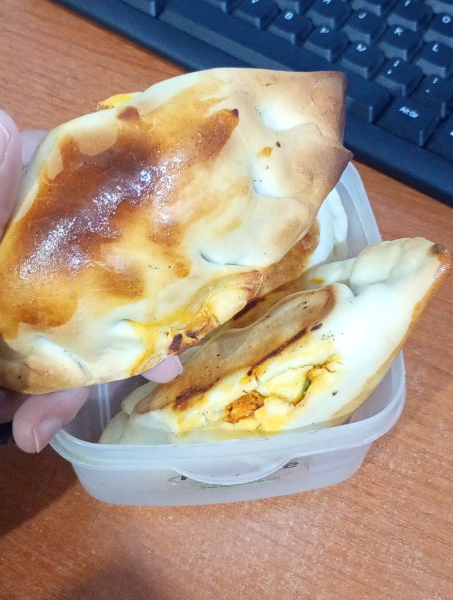 Feliz miércoles gente preciosa!!! 🧸💞
Los quiero mucho y recuerden que a la nochesita tenemos charlita libre. Uwu
Ya estoy amorzamdo y hoy en el menú tenemos: Empanadas... Tin!