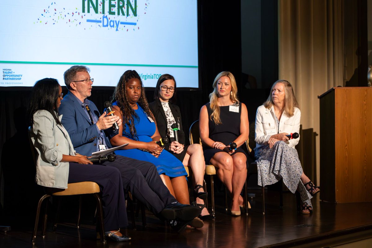 Fastechllc's tweet image. Throwback to Virginia Intern Day 2025!

Fastech joined employers &amp;amp; interns in Richmond for panels, lightning talks &amp;amp; networking—organized by @SCHEVnews

Internships are a vital path for future careers, and we’re glad to take part.

#VirginiaInternDay #InternshipPrograms #Fastech