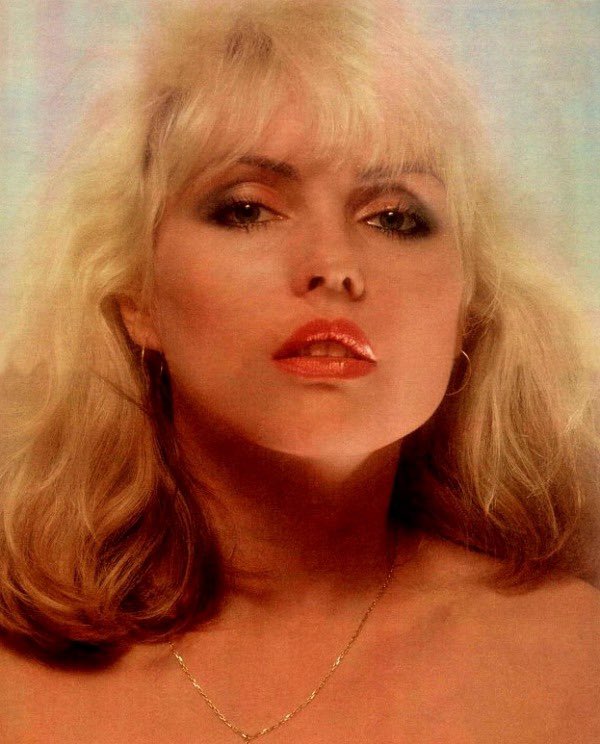 Love this pic … Debbie Harry💘 

📸 by Govert de Roos … 1977

#Blondie
#DebbieHarry