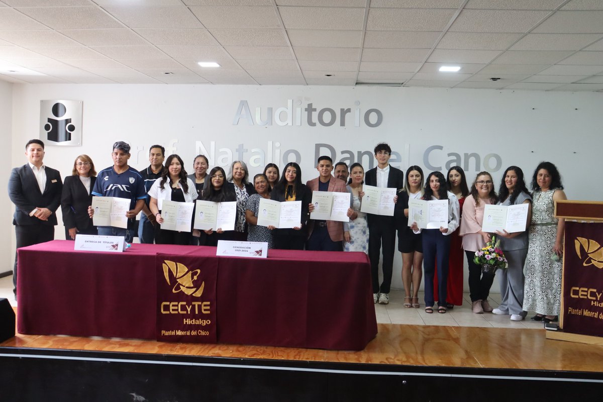 📷📷 ¡La entrega de títulos profesionales a la Generación 2021 - 2024 se llevó a cabo con gran orgullo y emoción! 📷📷
Fue un momento lleno de alegría, donde celebramos el esfuerzo, la dedicación y el compromiso de nuestros egresados 📷📷
#SomosUnEquipoTransformandoElFuturo