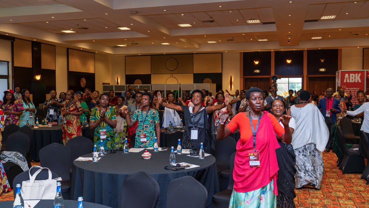 A celebration of culture, unity, and joy!
Our amazing women lit up the Beans Beyond Borders workshop with a powerful traditional dance honoring heritage, strengthening sisterhood, and showcasing the spirit that drives coffee communities forward.