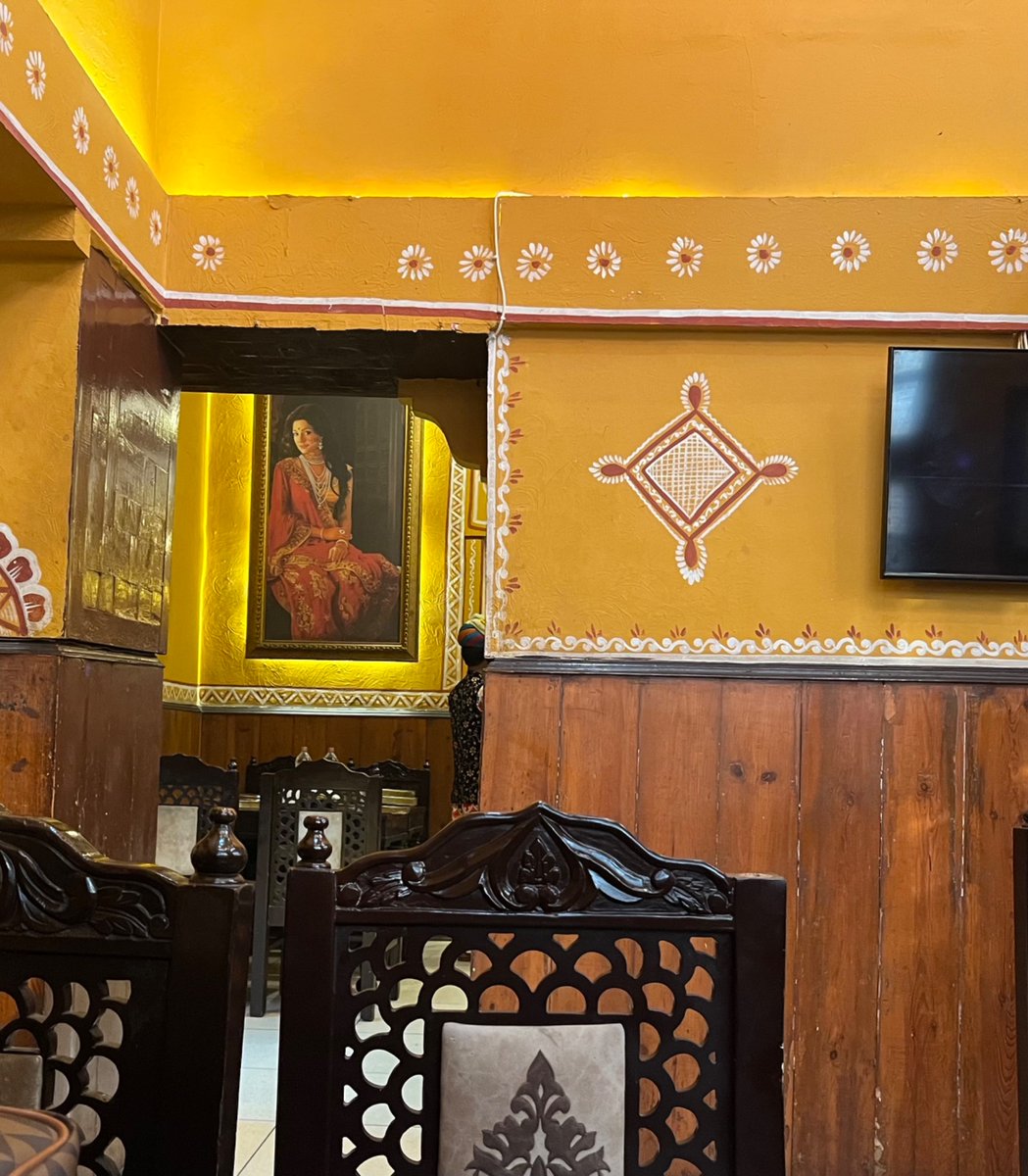 مجھ کو اکثر اداس کرتی ہے
ایک تصویر مسکراتی ہوئی

وکاس شرما راز