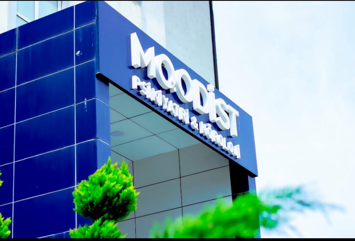 Hastanede Skandal Zorla Yatış İddiası

İstanbul ’da Moodist Psikiyatri &amp; Nöroloji Hastanesi yaşanan olay, tartışmalara yol açtı. İddiaya göre, down sendromlu kardeşini ziyarete gelen bir kişi, ablasının habersiz şekilde hastaneye yatırıldığını öne sürdü. Olay, ziyaret sırasında