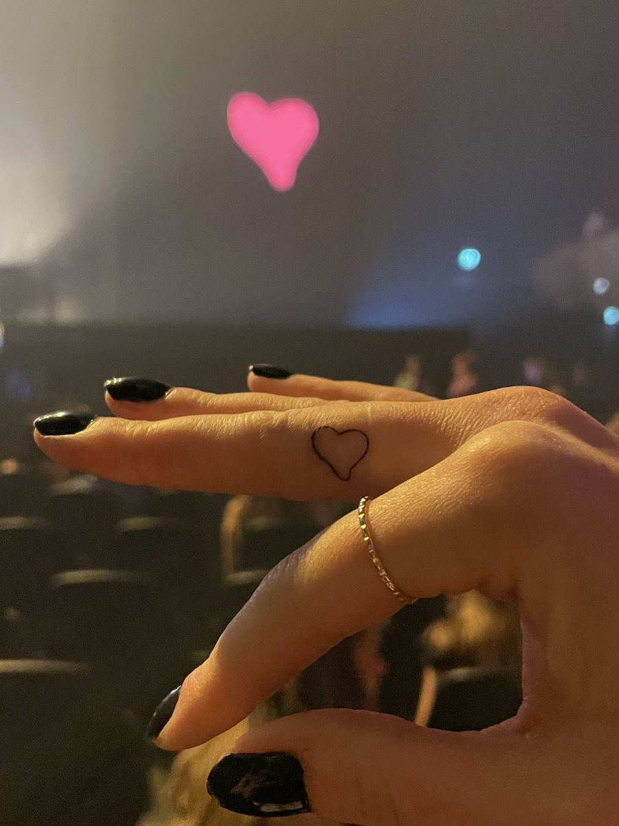 auré 🌻 SHAWN AT SZIGET tweet media