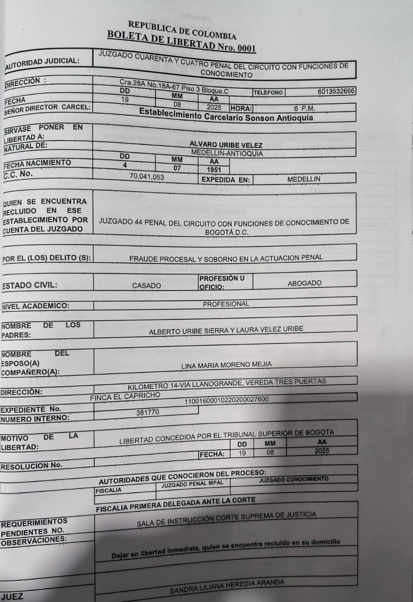 ÚltimaHoraCaracol (@ultimahoracr) on Twitter photo #ATENCIÓN| Está es la boleta de libertad del expresidente Álvaro Uribe Vélez (<a href="/AlvaroUribeVel/">Álvaro Uribe Vélez</a>) emitida por la juez Sandra Heredia. El documento ya está en poder del @Inpec_Colombia.
Vía <a href="/danielaramire_/">Daniela Ramírez</a>
caracol.com.co #ATENCIÓN| Está es la boleta de libertad del expresidente Álvaro Uribe Vélez (<a href="/AlvaroUribeVel/">Álvaro Uribe Vélez</a>) emitida por la juez Sandra Heredia. El documento ya está en poder del @Inpec_Colombia.
Vía <a href="/danielaramire_/">Daniela Ramírez</a>
caracol.com.co