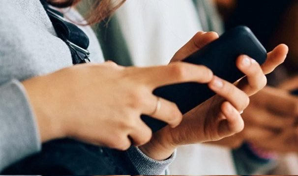 Blacklock's Reporter (@mindingottawa) on Twitter photo Screen time's up for Covid generation, <a href="/GovCanHealth/">Health Canada and PHAC</a> data show as fewer high schoolers participate in sports, clubs or religious groups: 'Frequent internet use is especially common.'
blacklocks.ca/feds-track-kid… #cdnpoli Screen time's up for Covid generation, <a href="/GovCanHealth/">Health Canada and PHAC</a> data show as fewer high schoolers participate in sports, clubs or religious groups: 'Frequent internet use is especially common.'
blacklocks.ca/feds-track-kid… #cdnpoli