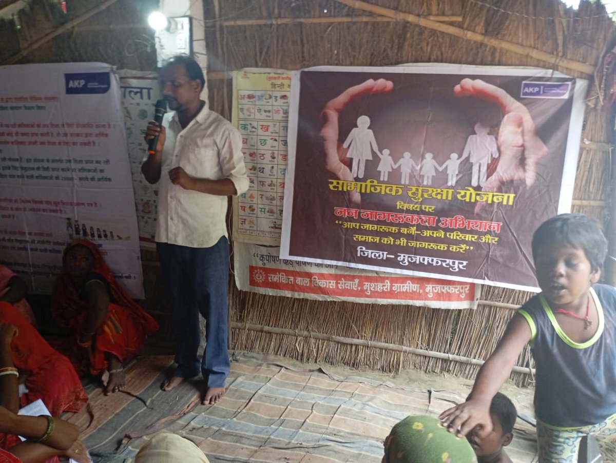 EkramPRO's tweet photo. Empowering women leaders of #Muzaffarpur district with knowledge of #SocialWelfareSchemes.
Our campaign aims to sensitise &amp; educate them on govt initiatives, promoting community development &amp; #WomenEmpowerment 
#AKP @sndeep @saurabhiirm https://t.co/9GQ7hwbLgc