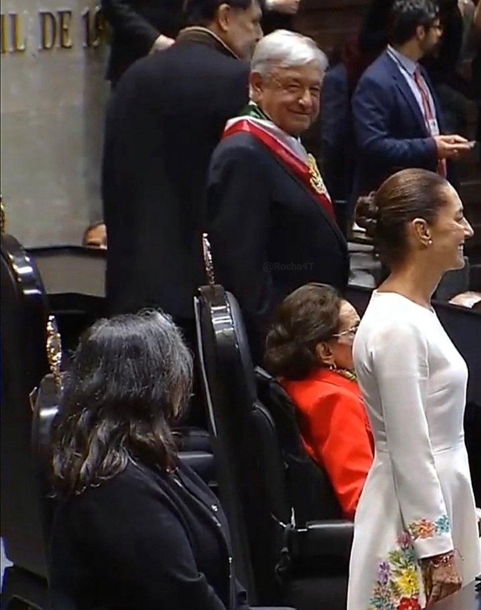 Juan Carlos Rocha (@rocha4t) on Twitter photo NUNCA LO OLVIDEN.
AMLO sacó a 13.4 millones de la pobreza. Norma Piña sacó y protegió a delincuentes de la cárcel.
El proyecto de <a href="/lopezobrador_/">Andrés Manuel</a> continuará por largos años, ahora representado en <a href="/Claudiashein/">Claudia Sheinbaum Pardo</a>.
Norma Piña se irá al basurero de la historia.
VIVA LA 4T. NUNCA LO OLVIDEN.
AMLO sacó a 13.4 millones de la pobreza. Norma Piña sacó y protegió a delincuentes de la cárcel.
El proyecto de <a href="/lopezobrador_/">Andrés Manuel</a> continuará por largos años, ahora representado en <a href="/Claudiashein/">Claudia Sheinbaum Pardo</a>.
Norma Piña se irá al basurero de la historia.
VIVA LA 4T.