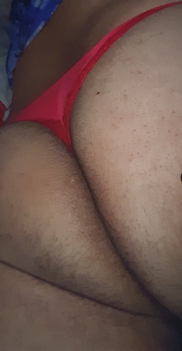 Dois fio dental vermelho duas bundas gostosas