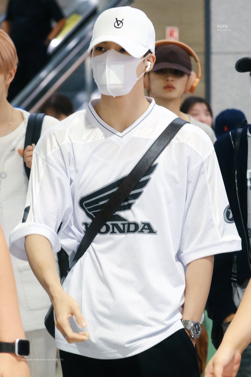 𝟰𝟮𝟯% (@morethan423_jn) on Twitter photo 