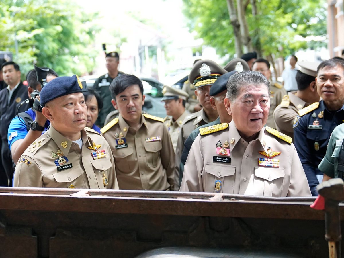 MOIThailand's tweet image. &quot;ภูมิธรรม&quot; นำแถลงข่าวจับกุมพ่อค้ายาเสพติดรายสำคัญ 🔥 พร้อม ยาไอซ์ 700 Kg ย้ำ ทุกเร่งกวาดล้าง #ยาเสพติด ต่อเนื่อง ต้องไม่เป็นแค่ไฟไหม้ฟาง เพื่อให้ยาเสพติดหมดไปจากสังคมไทย
#8นโยบายเร่งด่วน #QuickWins #3ร้ทุกข์ #5สร้างสุข 
.
อ่านต่อที่ : facebook.com/share/p/1Gq6Zh…