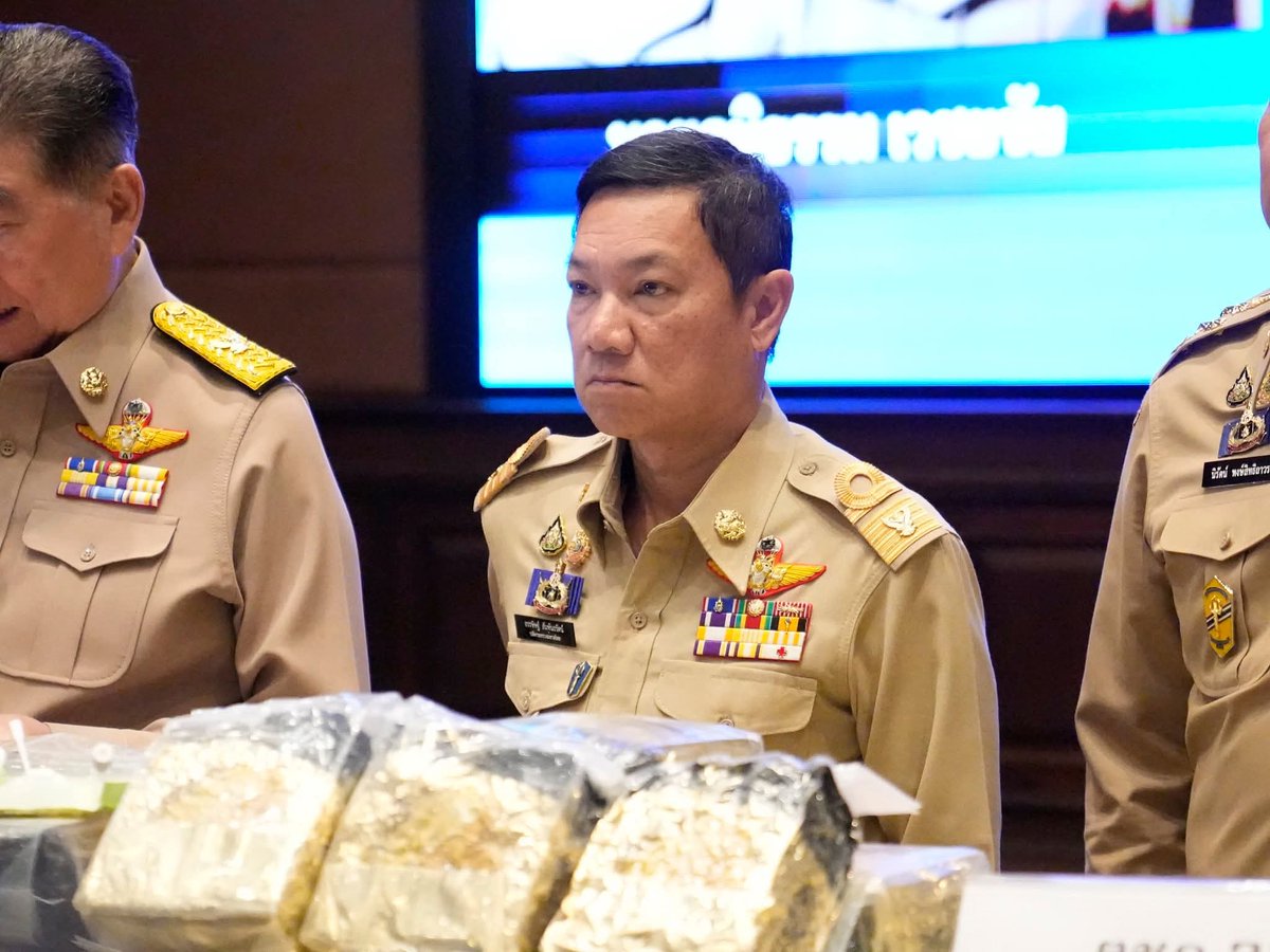 MOIThailand's tweet image. &quot;ภูมิธรรม&quot; นำแถลงข่าวจับกุมพ่อค้ายาเสพติดรายสำคัญ 🔥 พร้อม ยาไอซ์ 700 Kg ย้ำ ทุกเร่งกวาดล้าง #ยาเสพติด ต่อเนื่อง ต้องไม่เป็นแค่ไฟไหม้ฟาง เพื่อให้ยาเสพติดหมดไปจากสังคมไทย
#8นโยบายเร่งด่วน #QuickWins #3ร้ทุกข์ #5สร้างสุข 
.
อ่านต่อที่ : facebook.com/share/p/1Gq6Zh…