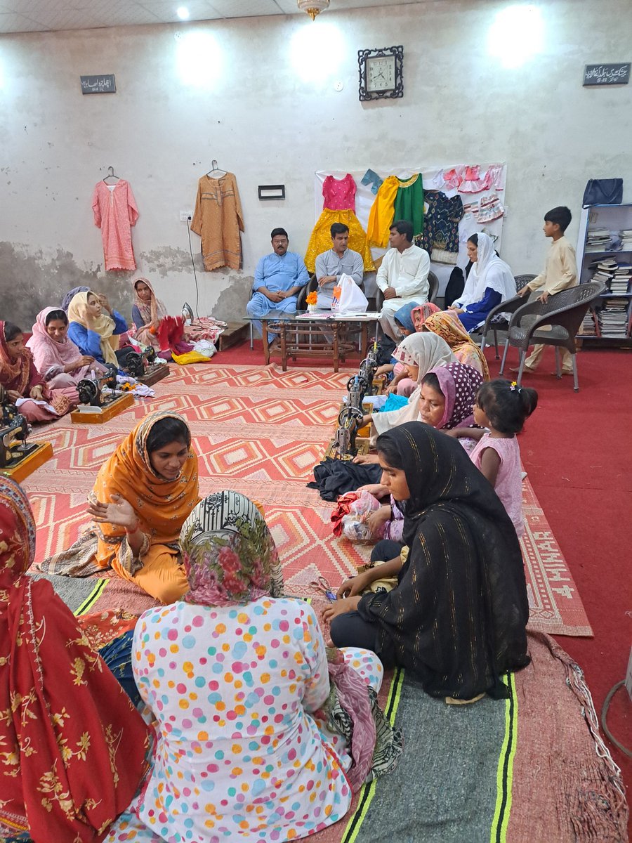 pspws_official's tweet photo. ہم پاکستانی ہیں۔۔۔۔۔۔۔۔۔۔ہم سب ایک ہیں
بحثیت جنرل سیکرٹری پی ایس پی ڈبلیو ایس ہمراہ محمدحسین معروف کاروباری شخصیت کے ہمراہ   چک نمبر240 میں چرچ کا دورہ کرنے کا موقع ملا جہاں پر چرچ ذمہ داران کے علاوہ زیر تعلیم طالبہ نے پر جوش انداز میں خوش آمدید کہا۔ https://t.co/mUkraB5GRB