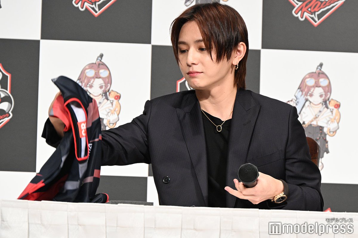modelpress's tweet photo. “プロゲームチーム加入”JUMP山田涼介
主催大会開いたら｢知念をボコボコにしたい｣
https://t.co/r2T3esrUBa

メンバー全員のグループLINEで加入報告💭
「髙木1人が『僕はどれぐらいゲームを頑張ったらそこに入れるのかな』って」反応明かす✨

#HeySɑyJUMP #LEOの遊び場 #CRフェス @room_leo_info https://t.co/gTNq3cBV6m