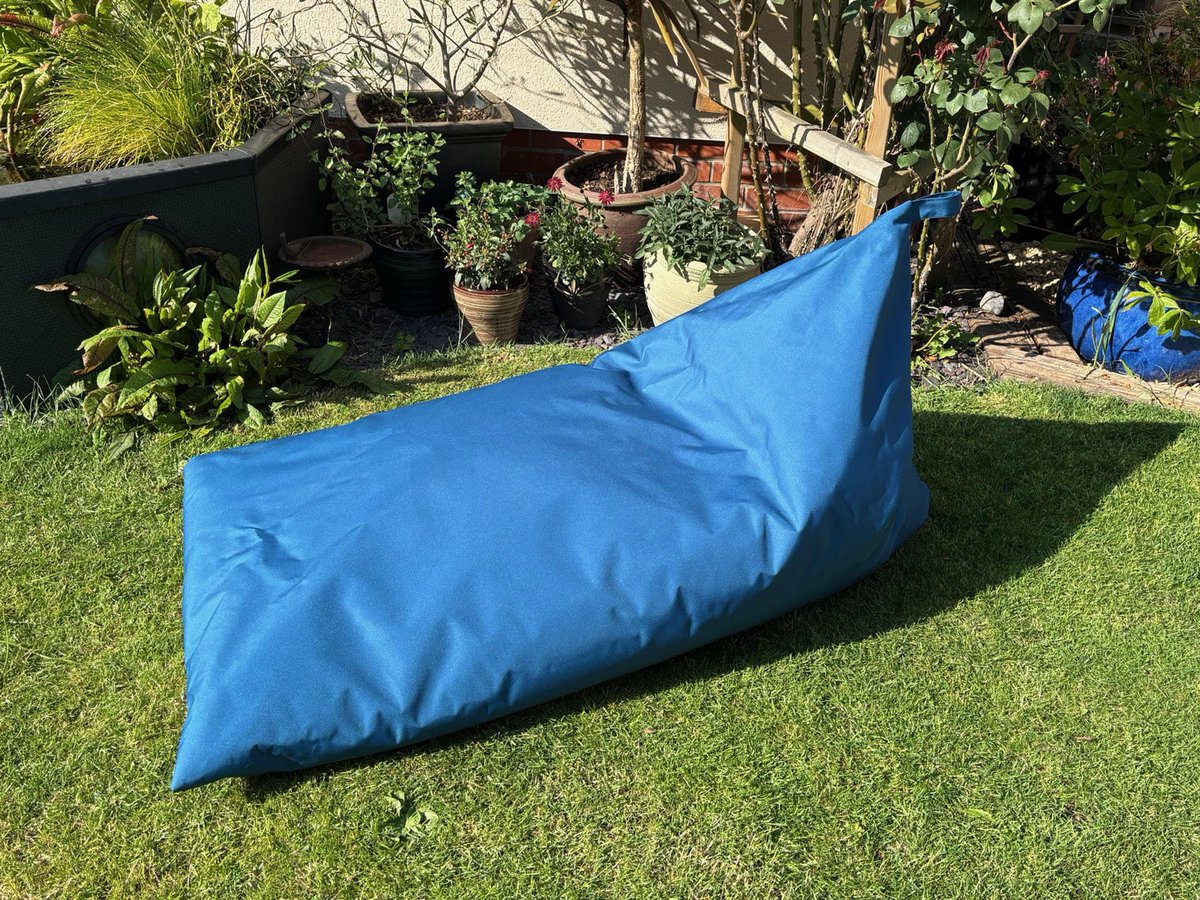 petnhome's tweet photo. Perfect seating solution for bank holiday get togethers! Order before 1pm on Thursday for a Friday delivery ☀️ 

Choice of 5 colours;
https://t.co/Ed3jlIhYgs

#MHHSBD #outdoorseating #beanbags #outdoorliving #waterproof #stylish https://t.co/NnX8h5iDFN