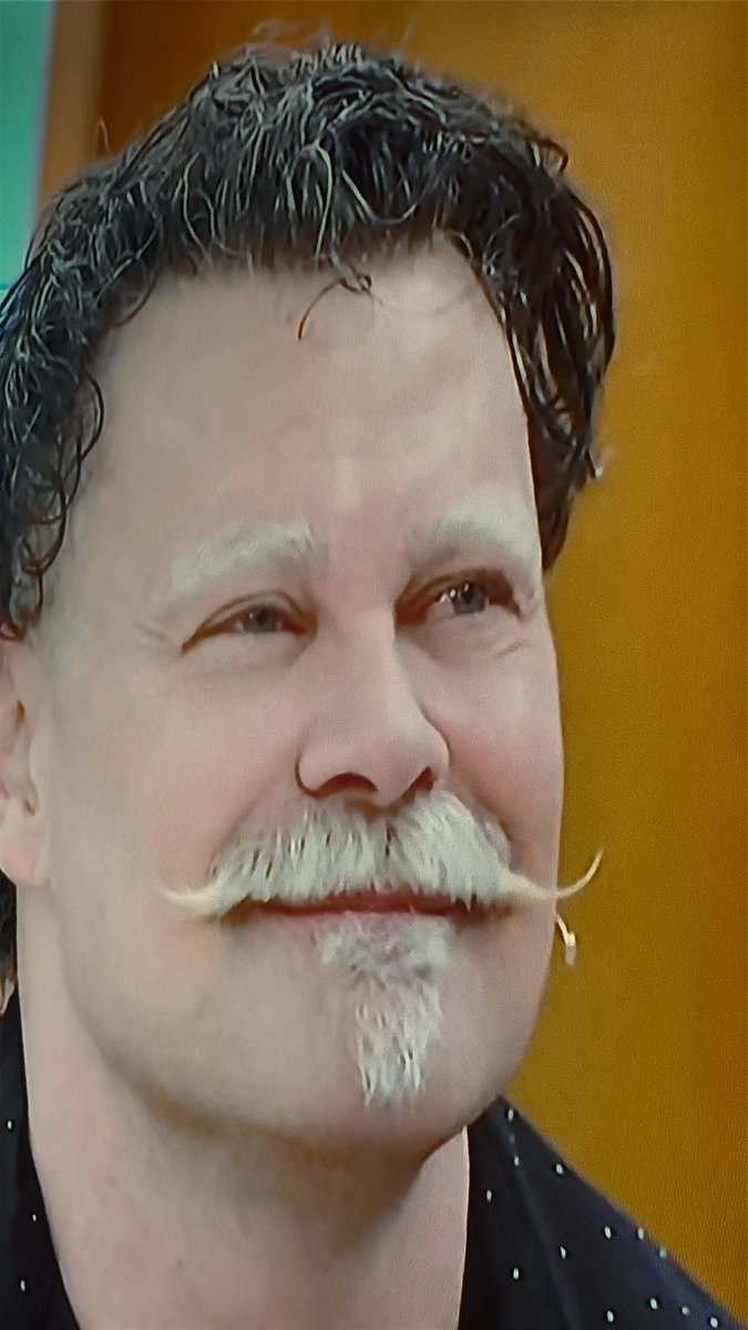 Ele ficou irreconhecível.