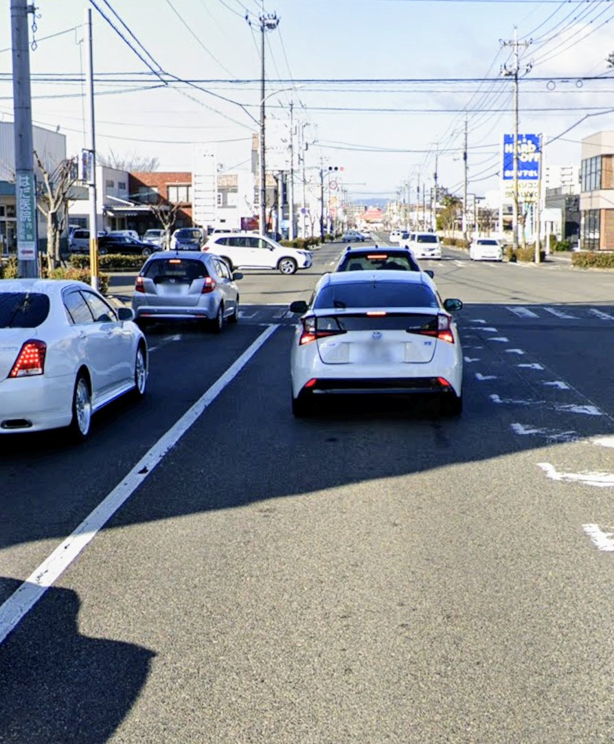 naisu_naisu's tweet photo. @okayama_police 岡山で一番ムカついたのが、右折レーンのない片側２車線の信号待ちで赤信号のときはウインカーを出してなくて、直進するだろうと思って後ろについたら、信号機が青になってから右ウインカーを出して右折待ち…マジあり得ない‼️ https://t.co/5JZOSY2q6q
