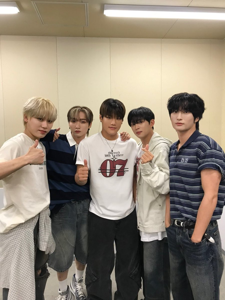 TBS2137's tweet photo. 本日は

 #DKB( #ダークビー)
の皆様✨

ミニライブ＋特典会🎉

楽しいMCにキレキレなパフォーマンス最高でした🎶

ご来場頂いたたくさんの皆様ありがとうございます😊

また、お待ちしております🙇‍♂️

#다크비
#カメイドクロック
#TSUTAYA https://t.co/YINC0dTDBI