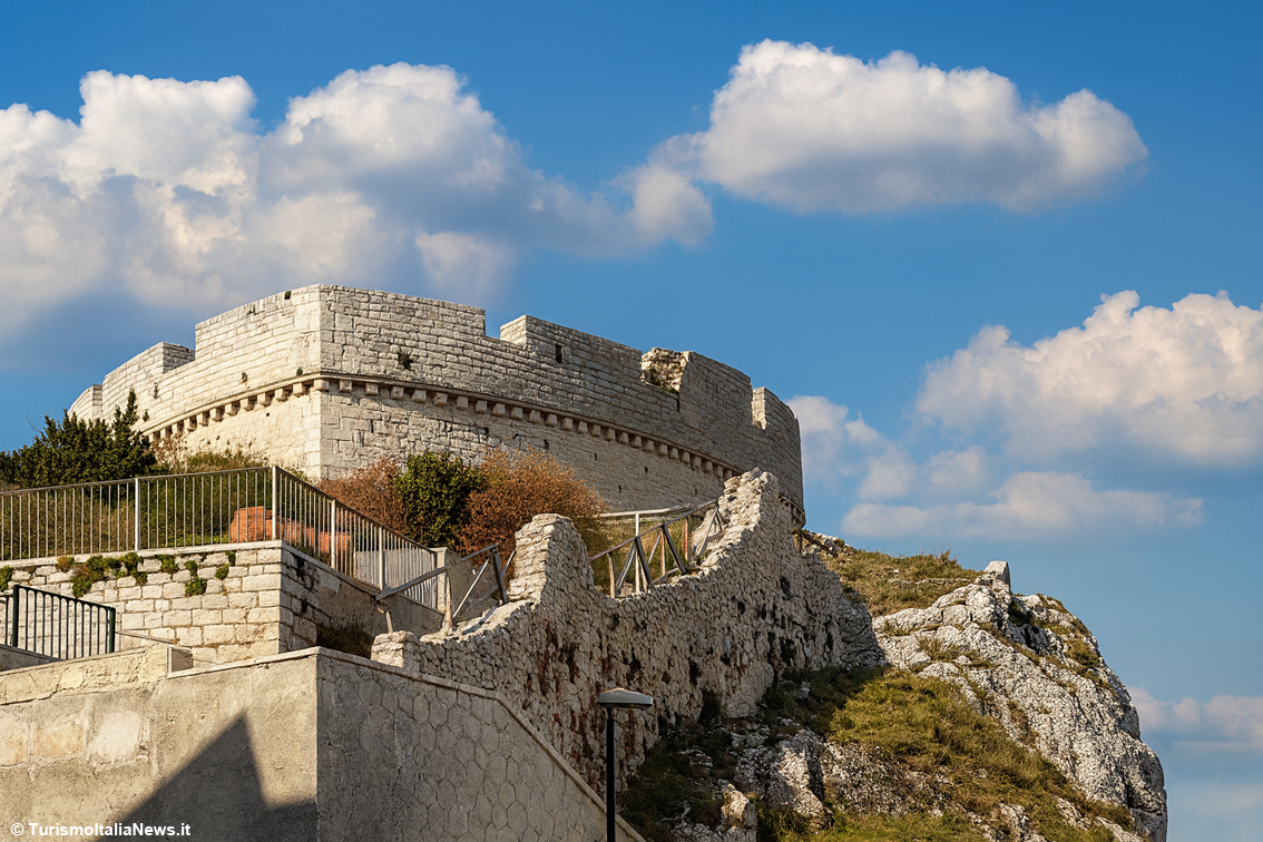 TurismoItaliaNw's tweet photo. VACANZE | Scopri il Gargano a piedi: vacanza tra sentieri e borghi per vivere luoghi incantevoli e autentici
Leggi la notizia https://t.co/OPYEMXeNR5
#VacanzeItaliane #pugliadascoprire #garganoexperience #borghiitaliani #turismo #adonde #weareinpuglia @WeAreInPuglia https://t.co/DGjYJOJ2mV