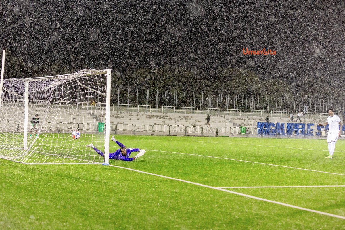 MazimpakaJp's tweet photo. Been a while since I last did what I truly enjoy, capturing moments through my lens. Yesterday, under heavy rain at Kigali Pele Stadium, I froze some stunning scenes from the APR FC vs AS Kigali game. ⚽📸 😍

📸 @MazimpakaJp https://t.co/YOw8EpgnPh