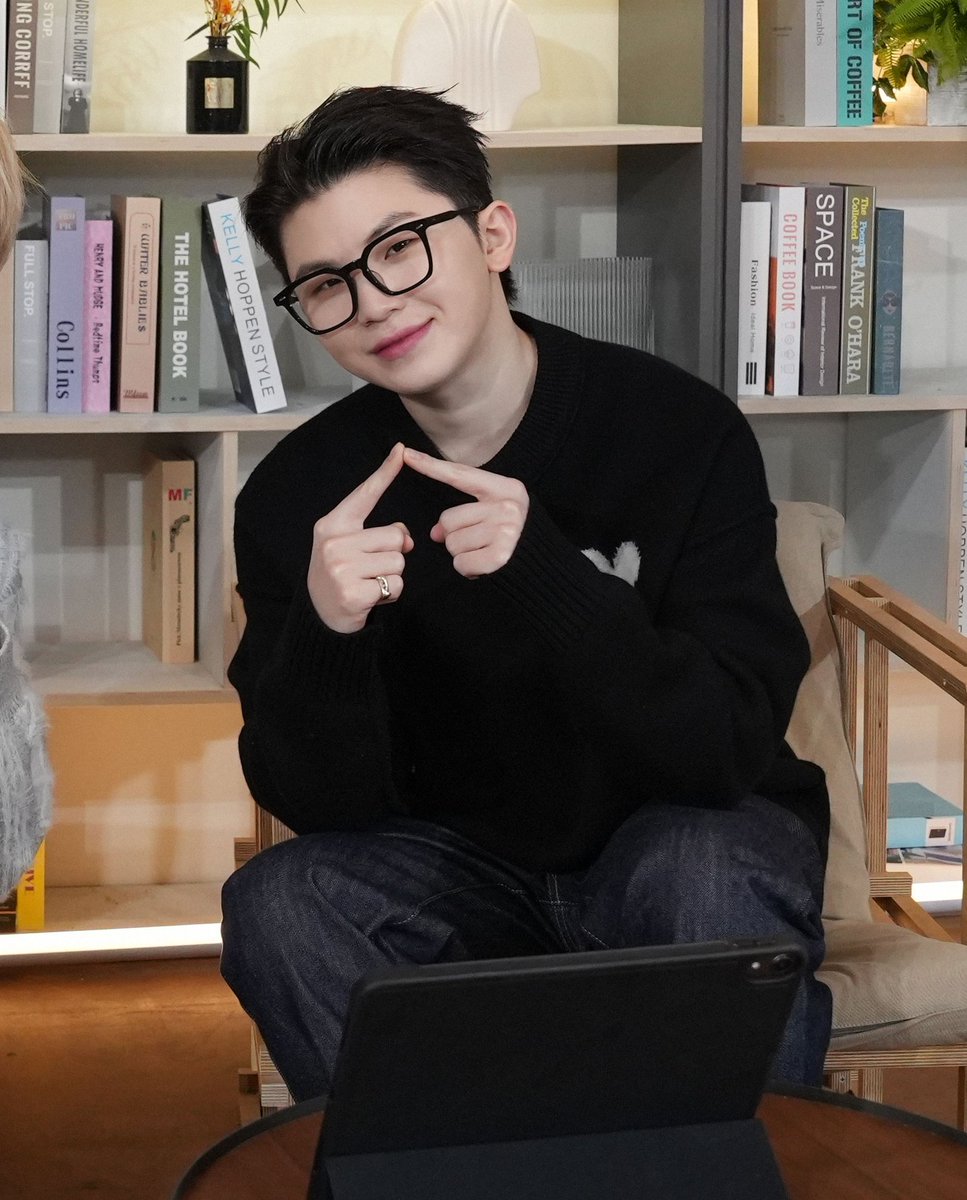 aludraexe's tweet photo. can you be my boyfriend, woozi? https://t.co/357Oy5lMmY