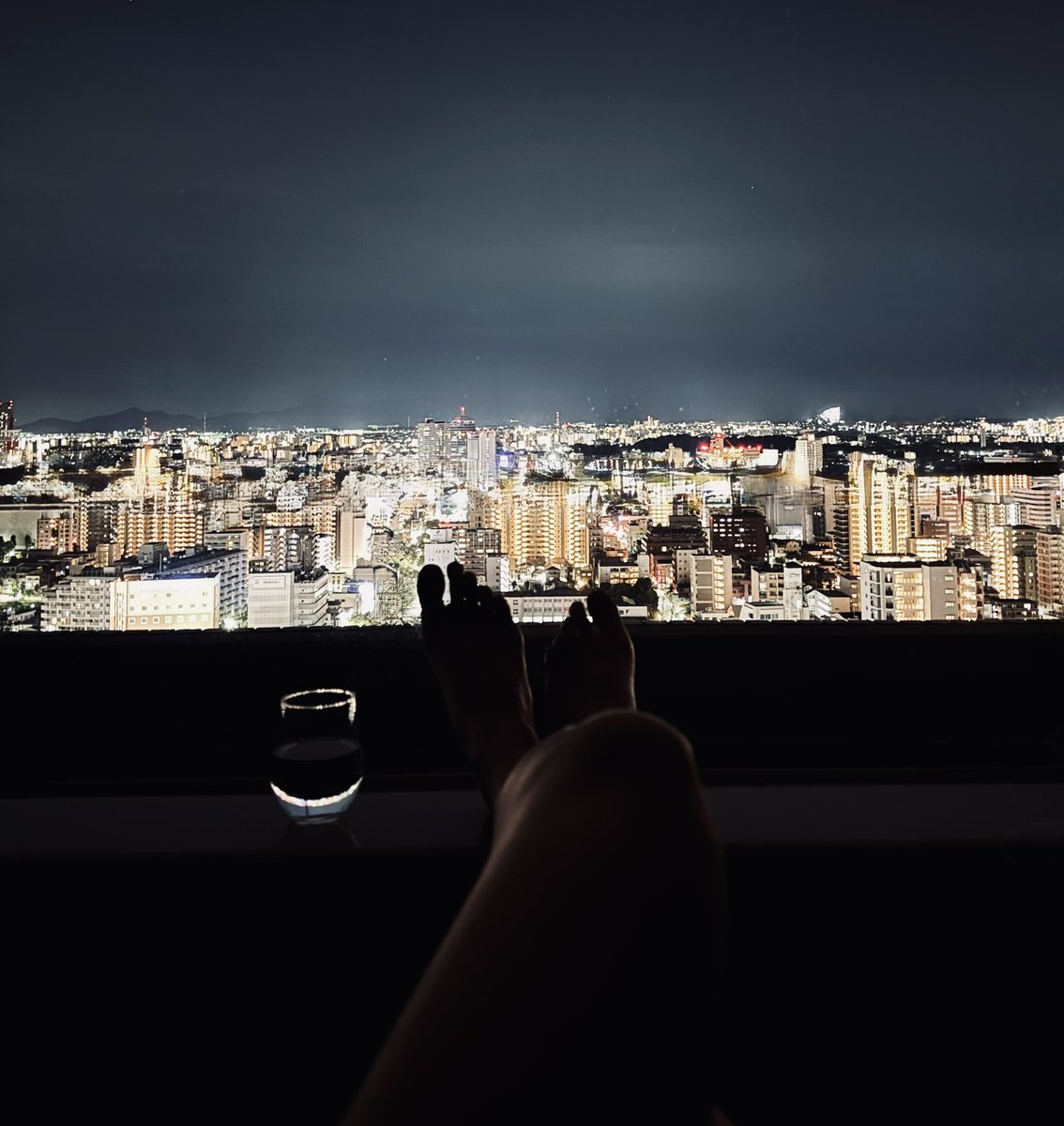 出張の夜
高層から見下ろす街の灯りがきらきら宝石みたい