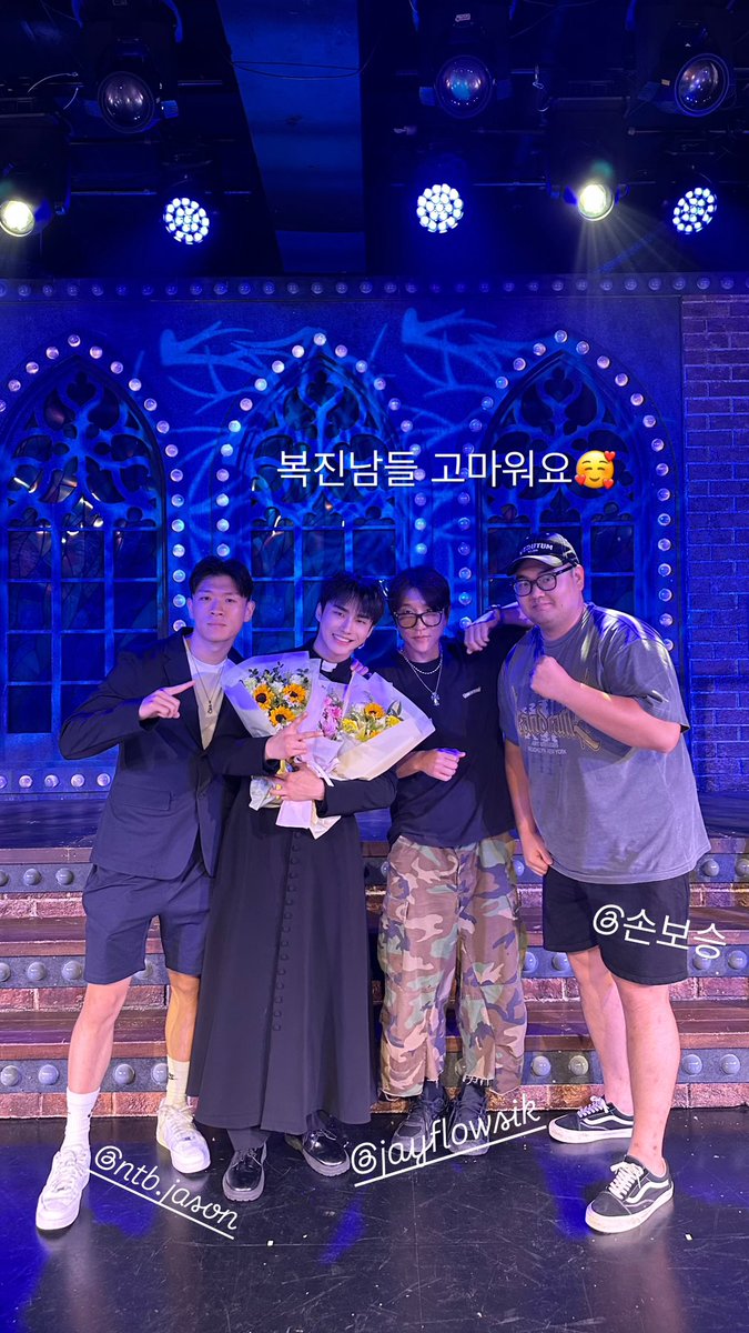 yoonrangi's tweet photo. happy oh! happy musical first show completed!!🥹🫶

#경윤 #KYOUNGYOON https://t.co/H6ca6YzeZH