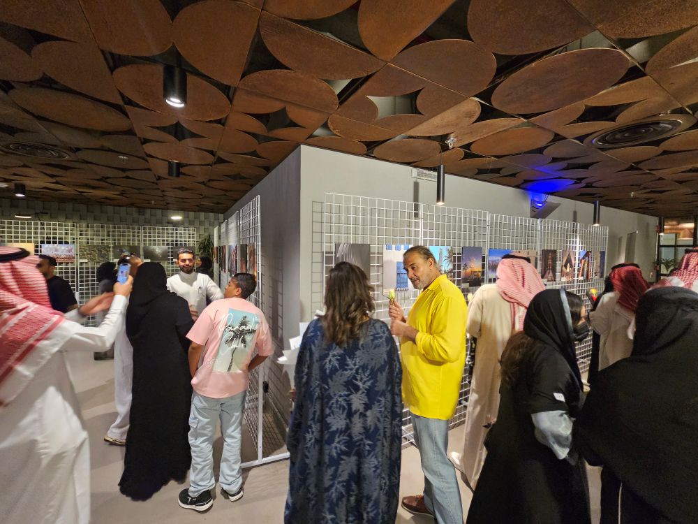 arabnews's tweet image. Rakaez Photography Club marked #WorldPhotographyDay with an exhibition at Esso Cafe in Jeddah @mocsaudi_en arab.news/4egty