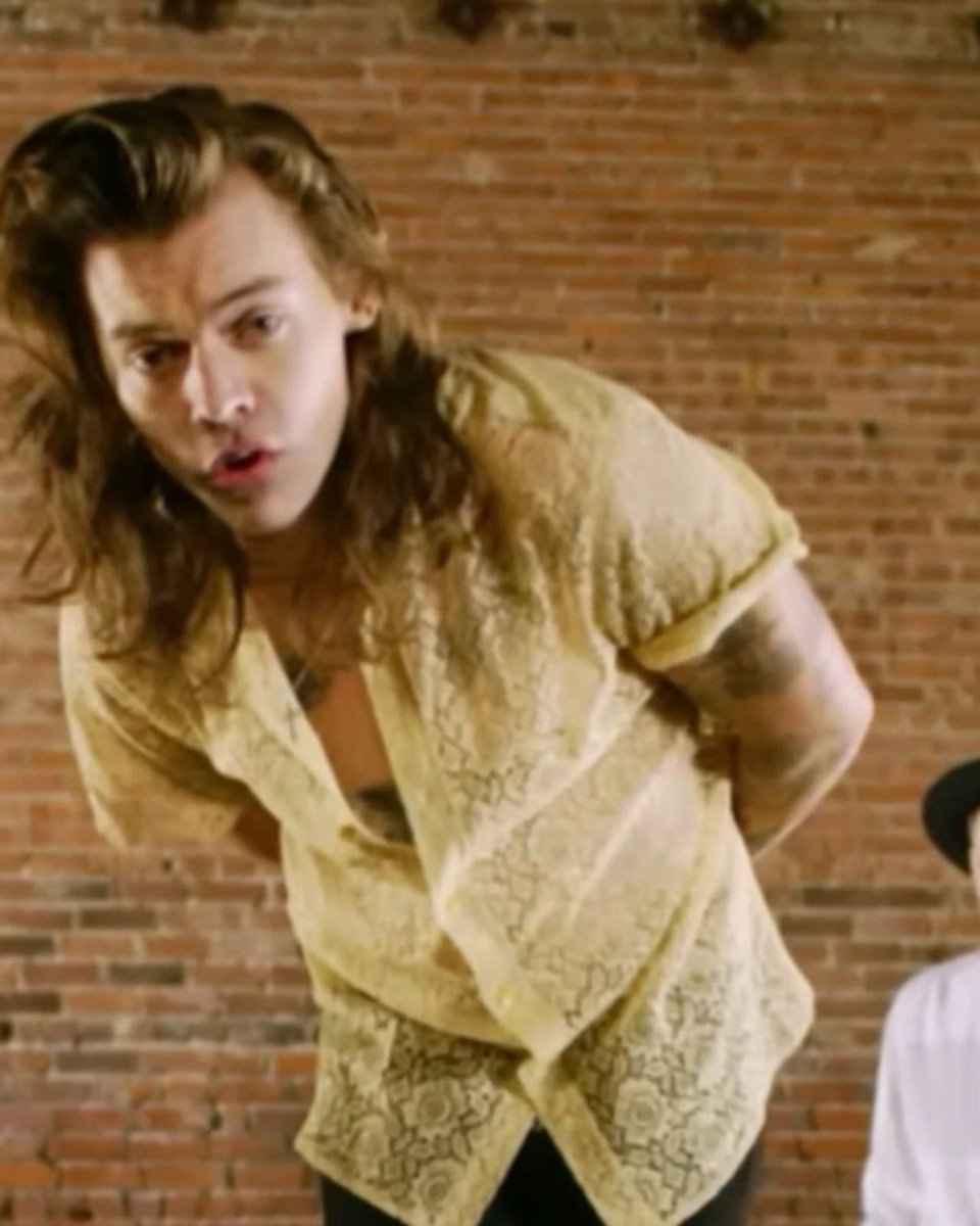 harryberryy28's tweet photo. bring back sheer shirts 🙏😔 https://t.co/Nu0HZnZ32x