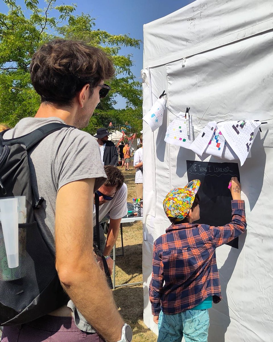 KingsNMES's tweet image. Our mathematicians spent the weekend at Green Man Festival, teaming up with Cambridge researchers.

From black holes to cosmic expansion, curious minds of all ages got hands-on with spacetime, warped images with gravity and even learned how to build a Universe.🪐